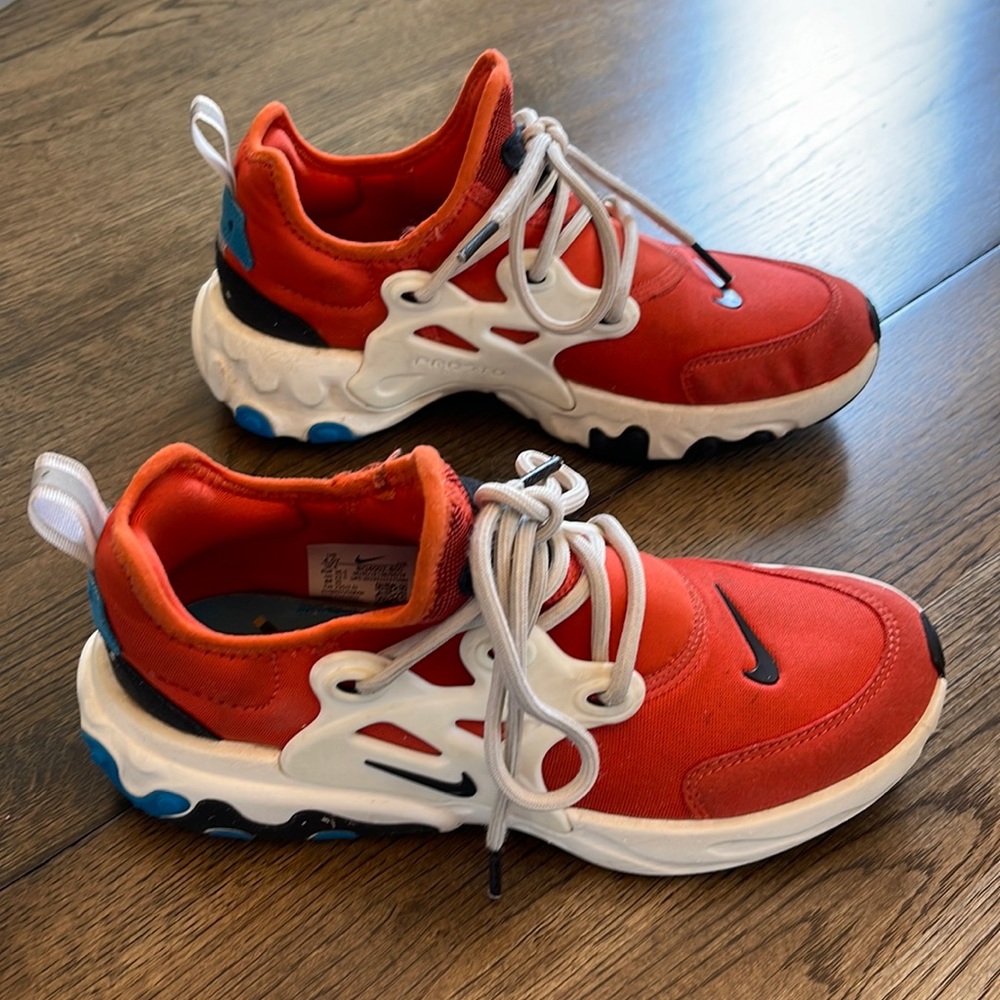 Kids Nike Tennis Shoes size 4.5.